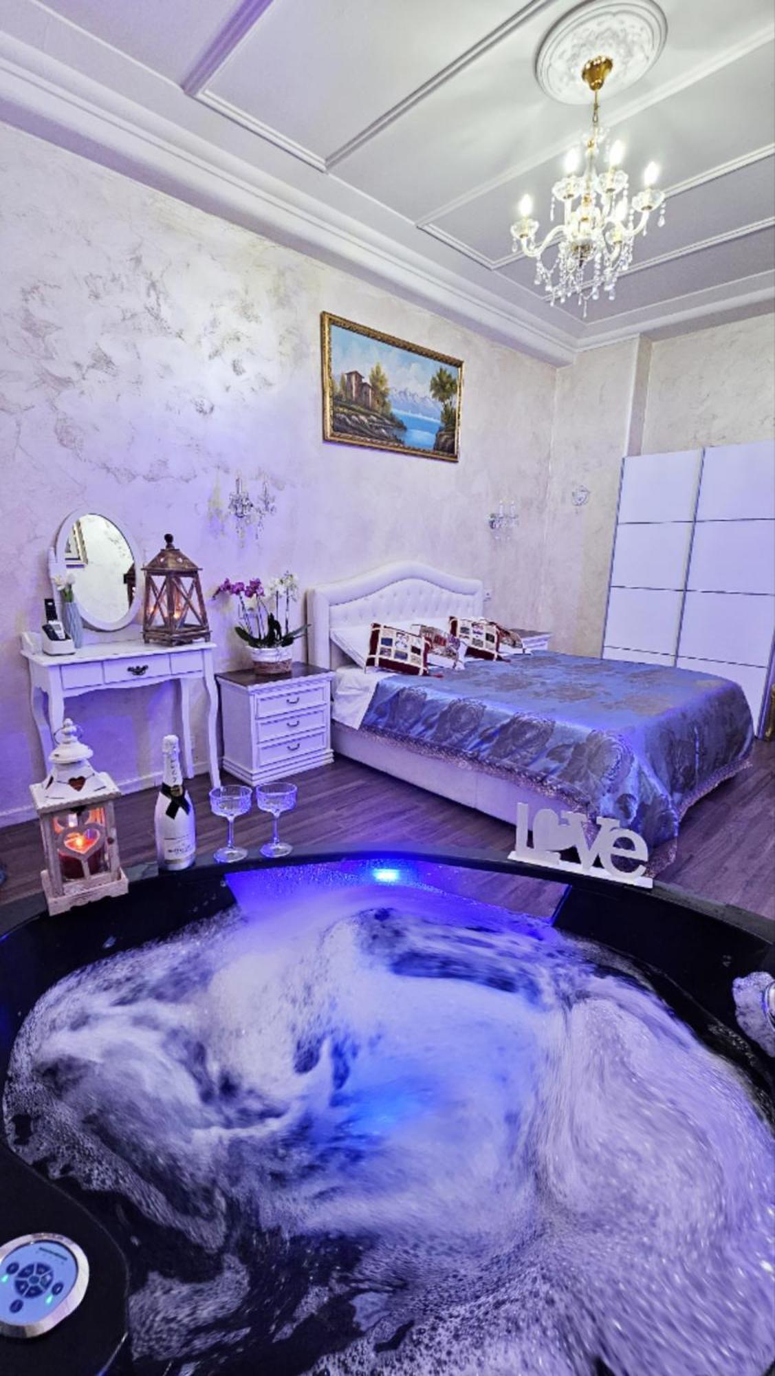 L&s Jacuzzi