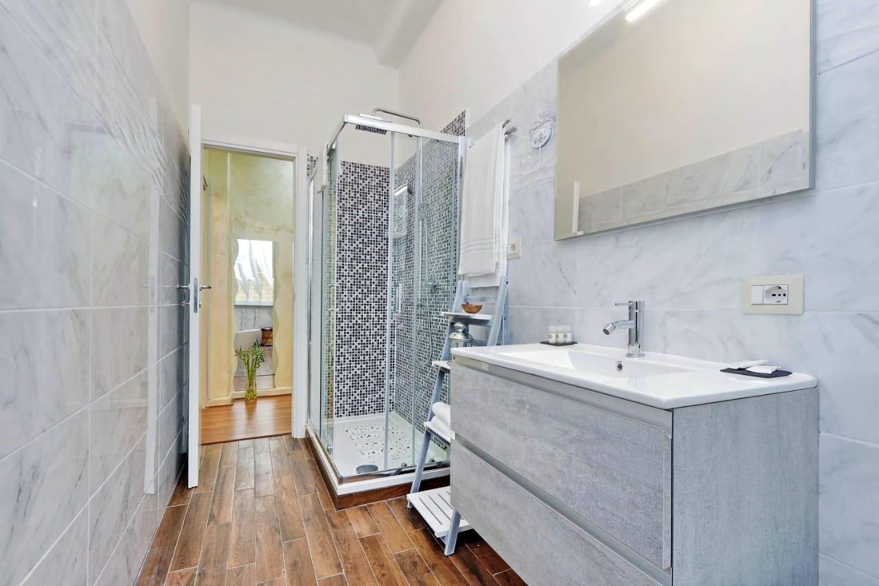L&s Jacuzzi Apartment
