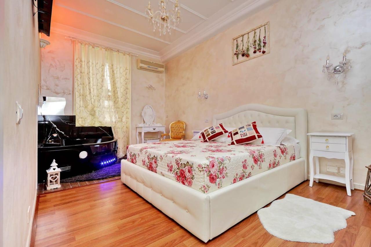 L&s Jacuzzi Apartment