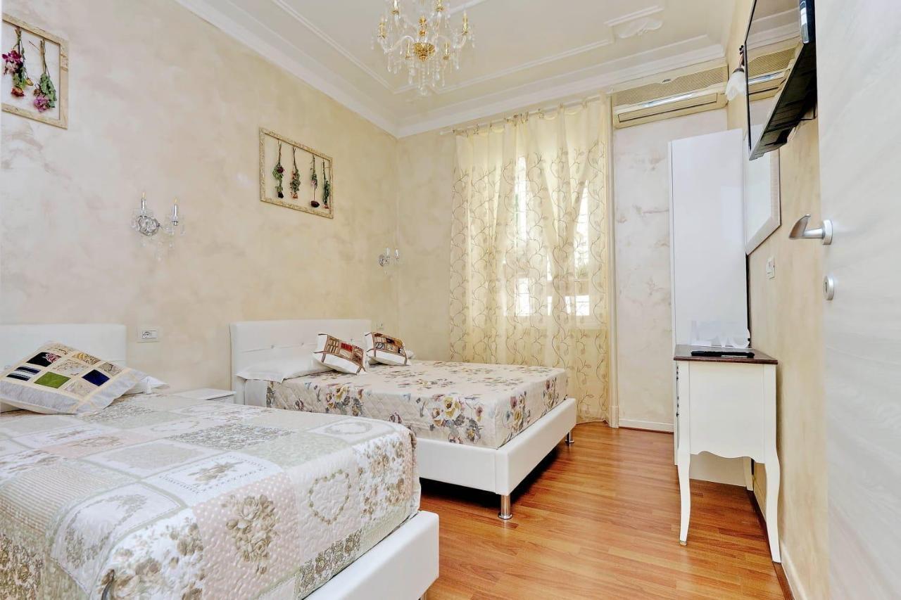 L&s Jacuzzi Apartment